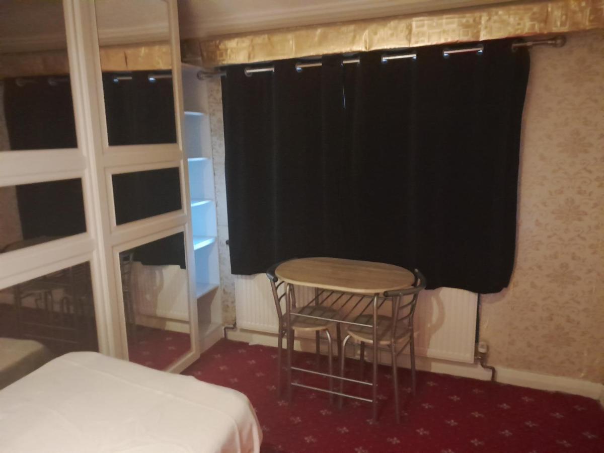 Apartament Lovely 1-Bed Studio In Londyn Zewnętrze zdjęcie