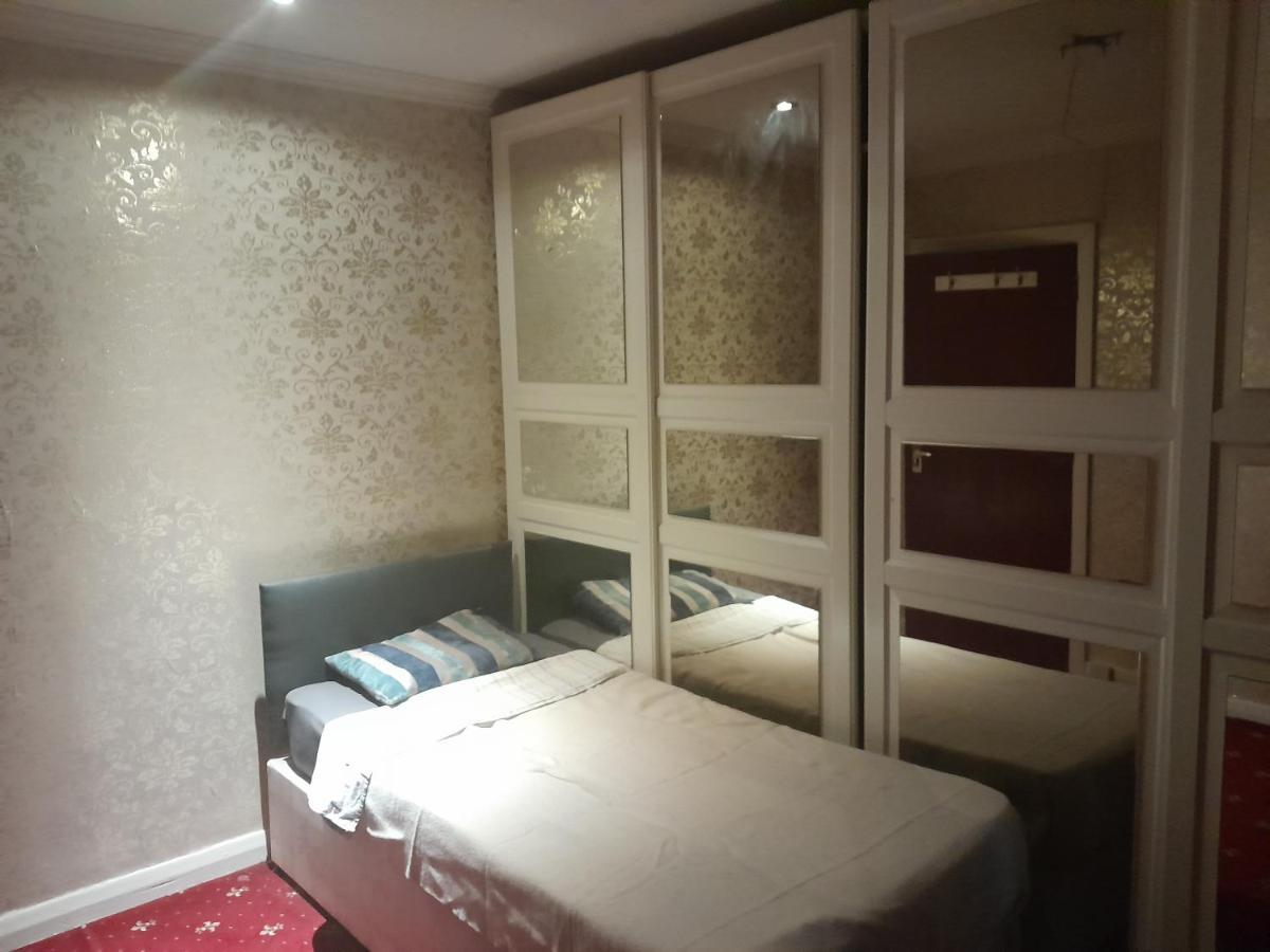 Apartament Lovely 1-Bed Studio In Londyn Zewnętrze zdjęcie